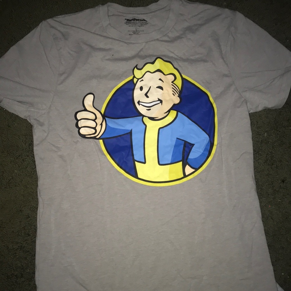 Cool fall out shirt
